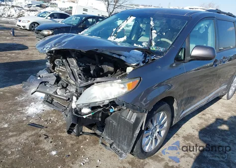 2012 Toyota Sienna Le 7 Passenger z USA, uszkodzony, nr VIN 5TDJK3DC1CS044319